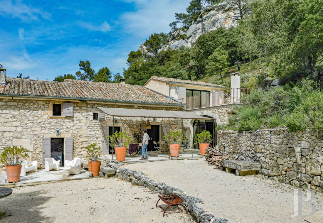 A 17th-century farmhouse in the heart of the Luberon National Park at Oppède-le-Vieux in in Vaucluse - photo  n°25
